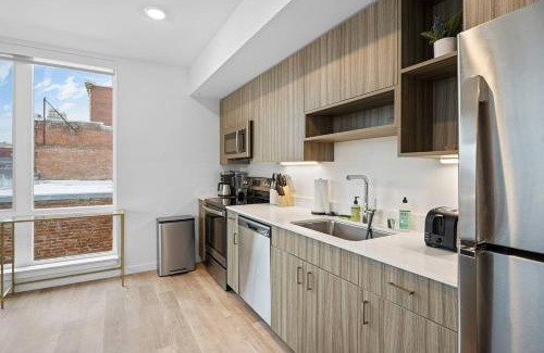 Riverside Apartment | Charming 2bd2ba Apt Near Dt-petfriendlywifi