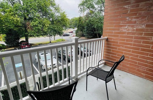 Elkins Park Apartment | Charming 2BR 2B in Elkins Park Monthly Discount