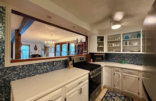 Cleverdale Cottage | Charming 3-bedroom Cottage in Cleverdale on Beautiful Lake George with AC, WiFi