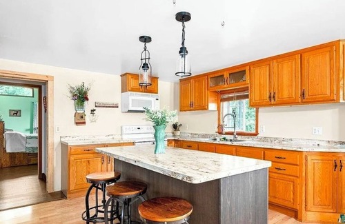 Superior House | Charming 3-bedroom house on Lake Amnicon, in Superior, WI.