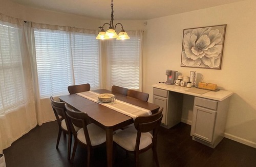 Turlock House | Charming 3-bedroom house in Turlock with AC and WiFi. Pool and Tub and Patio TV.