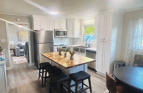Statesville House | Charming 3-bedroom house with ample outdoor acreage