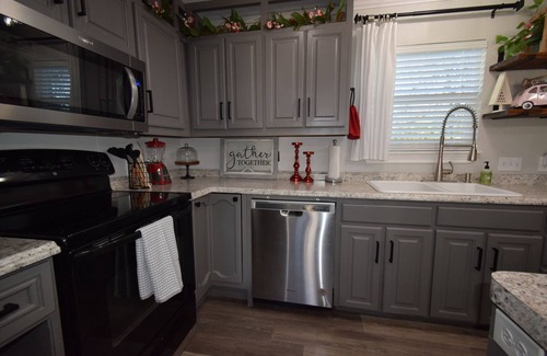 Rising Star House | Charming 3BD, 1 Bath, House near downtown. All amenities, full kitchen, Full WD