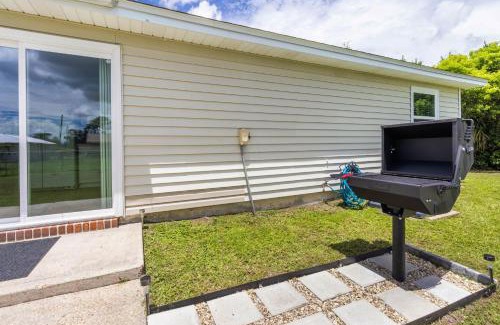 Sherwood House | Charming 3BR Home with Free Parking & Game Room