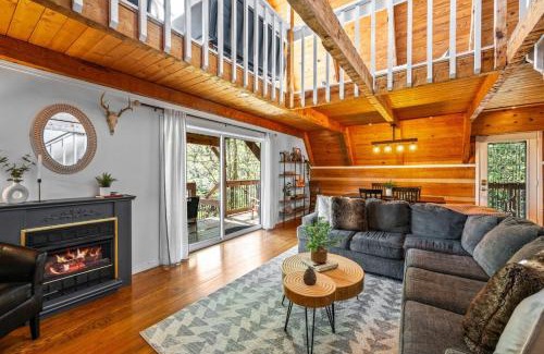 Chalet Village House | Charming A-Frame Cabin w Hot Tub & Mountain Views