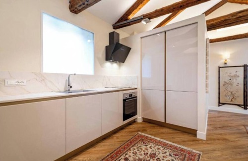 San Marco Apartment | Charming and Elegant Venetian Retreat with Rooftop Viewsn