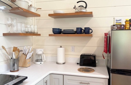 Manset Apartment | Charming apartment for two in Southwest Harbor. King bed, AC, well-equipped.