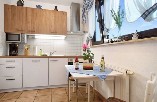 Weissensberg Apartment | Charming Apartment “Ferienwohnung Garloff” near Lake Constance with Mountain View
