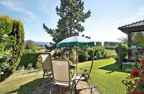 Weissensberg Apartment | Charming Apartment “Ferienwohnung Garloff” near Lake Constance with Mountain View