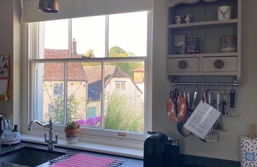 Axford Apartment | Charming apartment in the centre of Aldbourne