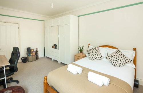 Shepherd's Bush Apartment | Charming apartment one bedroom west london