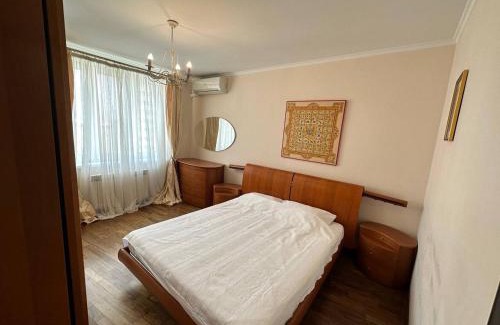 Pozniaky Apartment | Charming apartment with 2 bedroom near the waterfront