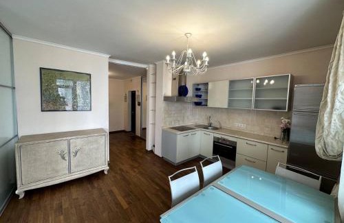 Pozniaky Apartment | Charming apartment with 2 bedroom near the waterfront