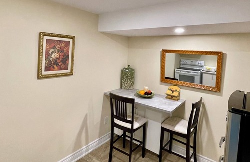 St. Davids Bed & Breakfast | Charming B&B with WiFi/Kitchenette and AC in Marvelous Niagara-on-the-Lake