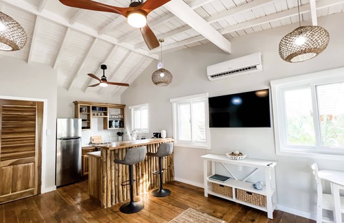 Antoneys Cay Cottage | Charming Beachfront Cottage w/Private Pool in Beautiful Sandy Bay, A/C and WiFi