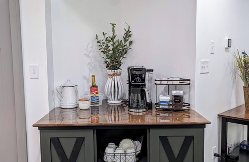 Shipshewana House | Charming, Beautiful 6-bedroom house in wonderful Shipshewana with WiFi, Hot Tub.