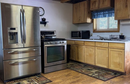 Sevier County Cabin | Charming Cabin~Near Fish Lake sleeps 16~On the Paiute ATV trail!