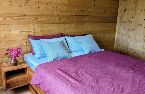 Latterbach Cabin | Charming 2-bedroom Lodge in serene Simmental in Bernese Oberland, Switzerland