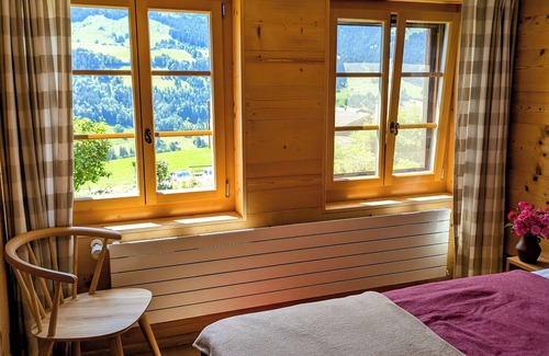 Latterbach Cabin | Charming 2-bedroom Lodge in serene Simmental in Bernese Oberland, Switzerland