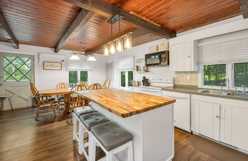Gilford House | Charming Chalet 5 minutes to both Lake Winni & Gunstock Mtn