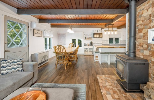 Gilford House | Charming Chalet 5 minutes to both Lake Winni & Gunstock Mtn