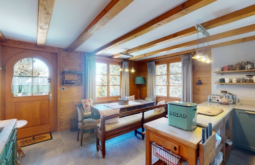Villars-sur-Ollon Ski Chalet | Charming Chalet - Walk to Piste & Villars Centre! Style & Comfort 5 Bed/4 Bath!