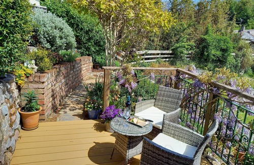 Stokeinteignhead Cottage | Charming Character Cottage in Picturesque Village 5 * rated