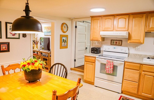 Grottoes Cottage | Charming cottage retreat by Shenandoah National Park and Madison Run Trailhead