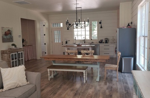 Cape Royale Cottage | Charming Cottage with direct access to Lake Livingston!