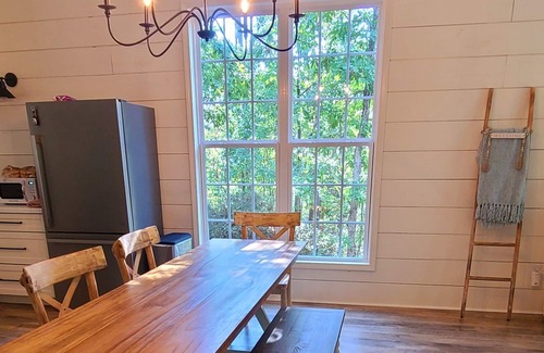 Cape Royale Cottage | Charming Cottage with direct access to Lake Livingston!