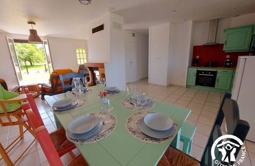 Saint-Erblon Cottage | Charming Countryside Retreat with Modern Amenities, Babyfoot, and Nearby Leisure Activities