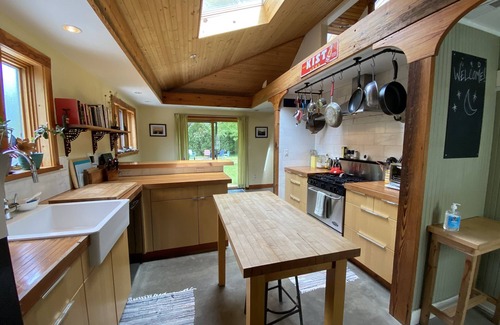 New Buffalo House | Charming & cozy in-town retreat in the heart of New Buffalo
