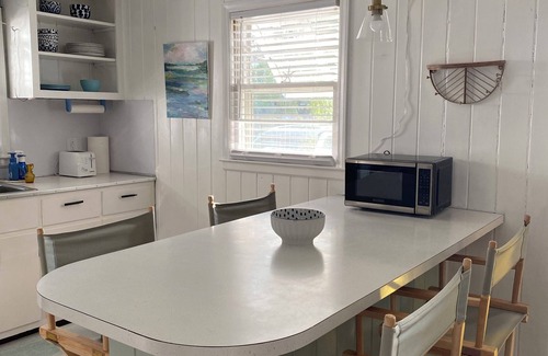 Oak Island Cottage | Charming family-friendly cottage near the beach, large lot with beautiful oaks