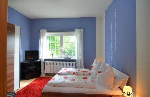 Langewiesen Apartment | Charming Forest Escape for Two