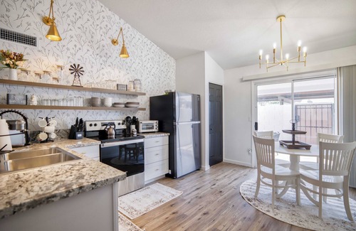 Phoenix Condo | Charming Getaway Near State Farm Arena + More