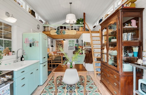 North Chesterfield Cottage | Charming Guesthouse at Historic Bon Air Estate with WiFi, AC