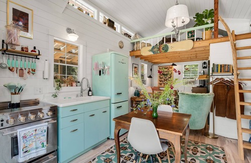 North Chesterfield Cottage | Charming Guesthouse at Historic Bon Air Estate with WiFi, AC