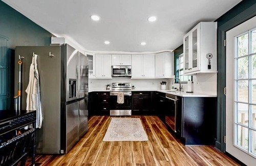 Thomas Square House | Charming historic Savannah, luxury amenities - 20 min drive to Tybee Island