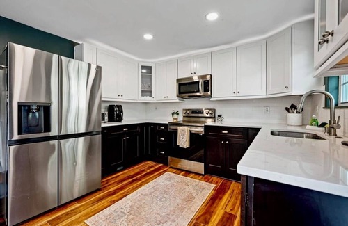 Thomas Square House | Charming historic Savannah, luxury amenities - 20 min drive to Tybee Island