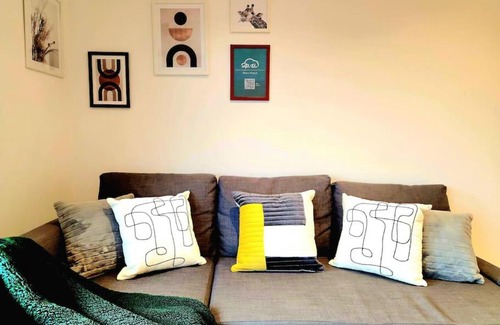 Glasgow Westend Apartment | Charming Home Overlooking River Clyde
