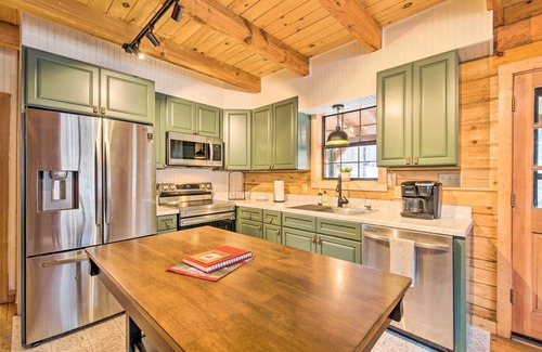 Milledgeville Cabin | Charming Lake Sinclair Cabin: Fire Pit, Dock