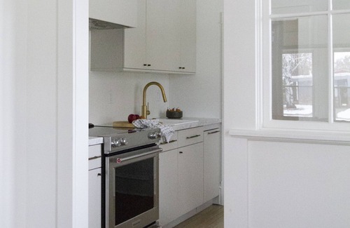 Miles City House | Charming Modern Cottage - Close to everything!