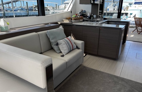 Nassau Boat Rental | Charming power catamaran with 3 bedrooms and WiFi, AC in Paradise Island