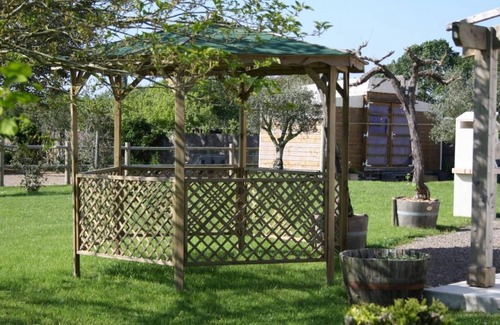 Chateau-d'Olonne Cottage | Charming Renovated 70s House with Large Private Garden, WiFi, and Terrace Near Les Sables-d'Olonne