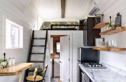 Stevens Point House | Charming Tiny Home in Stevens Point