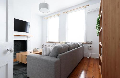 Launceston CBD Apartment | Charming Townhouse Steps Away from Shops