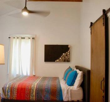 North Charlotte House | Charming Urban Retreat - Cozy Cottage in Charlotte