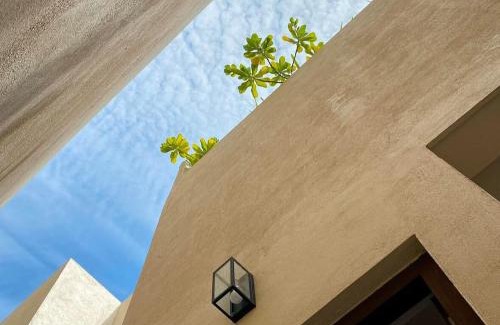 Rathmalana Villa | Charming Villa with Stunning Rooftop Sea View