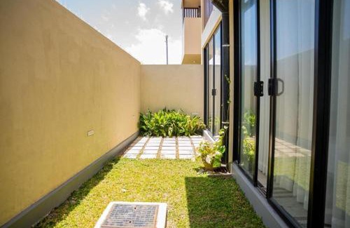 Rathmalana Villa | Charming Villa with Stunning Rooftop Sea View