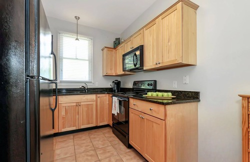 Summer Village Cottage | Charming Wells cottage w/amenities galore! 1 mile to beach, 3 miles to Ogunquit